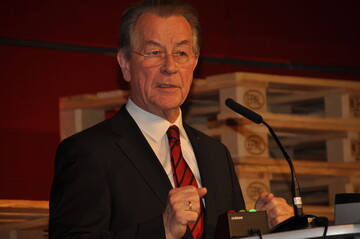 Das Gruwort vom politischen Urgestein: Fr Franz Mntefering liegt die Zukunft bei den Alten. Und das konnte er klug begrnden.
