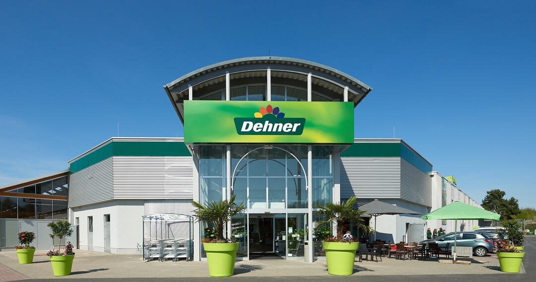 Im neuen Dehner Garten-Center in Montabaur-Heiligenroth können kunden an den Infoterminals bestellen und nach Hause liefern lassen.