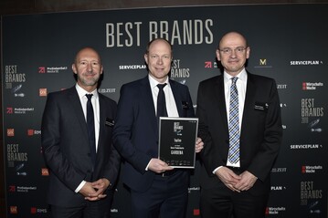 Laurent Van Hoestenberghe, Pr strm und Tobias M. Koerner von Gardena (von links) nahmen den Marketingpreis Best Brands als eine der zehn besten Produktmarken 2019 in Mnchen entgegen.