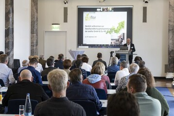 27. Jahreshauptversammlung des Einkaufsverbunds ekaflor in Nrnberg: Geschftsfhrer Gerhard Twiling informierte die Anwesenden ber sehr erfreuliche Ergebnisse im Jahr 2020 