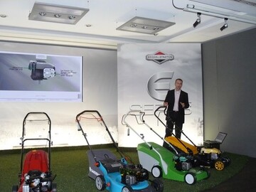 Briggs&Stratton stellte in Heidelberg die neue E-serie fr umweltfreundliche Benzinmotoren vor