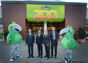 Dehner Erlebnis-Zoo-Erffnung Karlsruhe (von links nach rechts): Michael Martin, Marktleiter, Dehner; Heinz-Jrgen Fssl, Geschftsbereichsleiter Zoo, Dehner; Georg Weber, Geschftsfhrender Gesellschafter, Dehner; Andreas Mende, Regionsleiter Sdwest, Dehner.