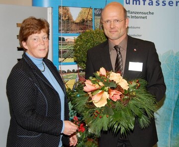 Angelika Steffen gratuliert Axel Huckfeldt zur Wahl zum Vorsitzenden des BdB Landesverbandes
Schleswig-Holstein.