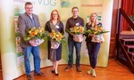 Auf der Mitgliederversammlung wurde Martina Mensing-Meckelburg (r.) als VDG-Präsidentin einstimmig wiedergewählt und ist für weitere zwei Jahre im Amt. Auch die Vorstandsmitglieder Katharina Ley (2.v.l.), Klaus Ikemann (l.) und Henning Moubis (2.v.r.) standen turnusgemäß zur Wahl und wurden im Amt bestätigt.
