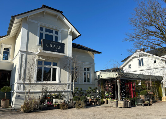 Von schmucken Villen umgeben, liegt Blumen Graaf im Hamburger Ortsteil Nienstedten. Laufkundschaft gibt es hier nicht, aber viele kaufkrftige Haushalte.