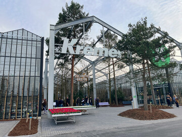 Im Jubilumsjahr  das Familienunternehmen wurde 1905 gegrndet  erffnet das fnfte Kremer Naturgartencenter in Siegen.