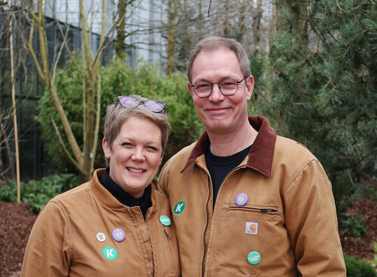 Birgit und Alexander Kremer im Zukunftsgarten ihres neuen Standortes.