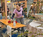 Die Auszubildende Debora Islami vom Blumenhaus Sonja Seidel in Neustadt bei Coburg  gewann den Franken Cup 2025 am 29. März im Brücken-Center Ansbach.