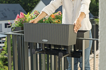 Die innovative Balkonkastenhalterung Duo wurde mit dem Red Dot Award Product Design 2025 ausgezeichnet.