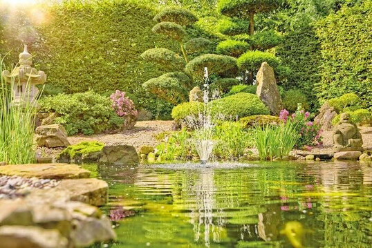 Im Bereich Wassergarten punktet ab jetzt die Produktfamilie der Wasserspielpumpen Aquarius Eco Premium mit hoher Energieeffizienz und Core 6 Technology.