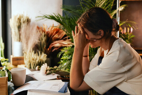 Viele Floristen kmmern sich in ihrer Aus- und Weiterbildung primr um das kreative Potenzial, whrend die betriebswirtschaftliche Steuerung oft vernachlssigt wird. Erst in finanziellen Engpssen sind die Betriebe alarmiert und versuchen dann mit hohem Aufwand, ihre Situation zu verbessern.