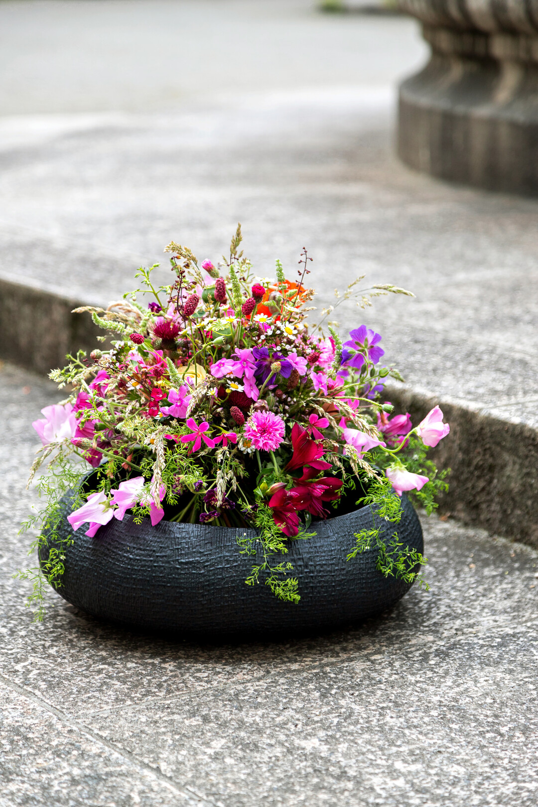 <b>Aus dem Garten:</b>
 Was wre der Sommer ohne ein gebundenes Werkstck? Keine andere Jahreszeit bietet eine solche Vielfalt an Farben, Formen und Texturen der Werkstoffe. 