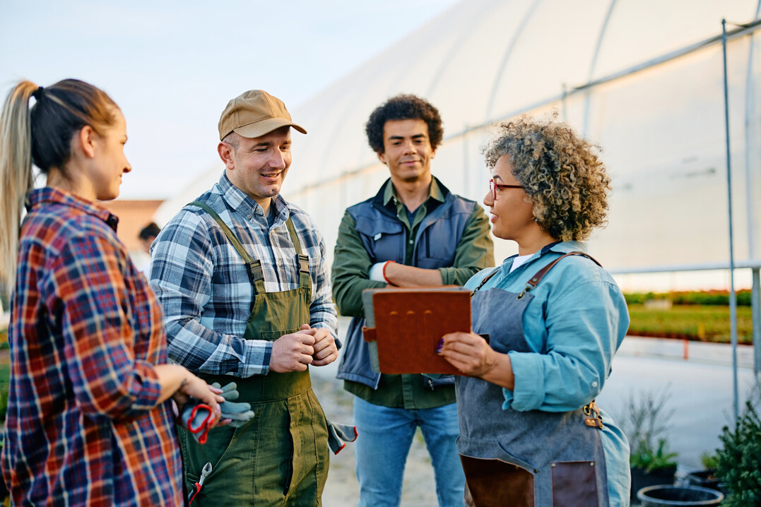 Eine tgliche, kurze Teambesprechung am Morgen bietet die Gelegenheit, fachliche Themen zu klren, Aufgaben zu verteilen und aktuelle Herausforderungen zu besprechen. 