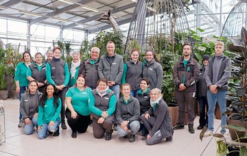 Die Hauenstein AG beschftigt rund 180 Mitarbeitende in der Baumschule Rafz und den vier Gartencentern in Rafz, Zrich, Baar und Winterthur. Im Bild: das Team des Gartencenters in Rafz