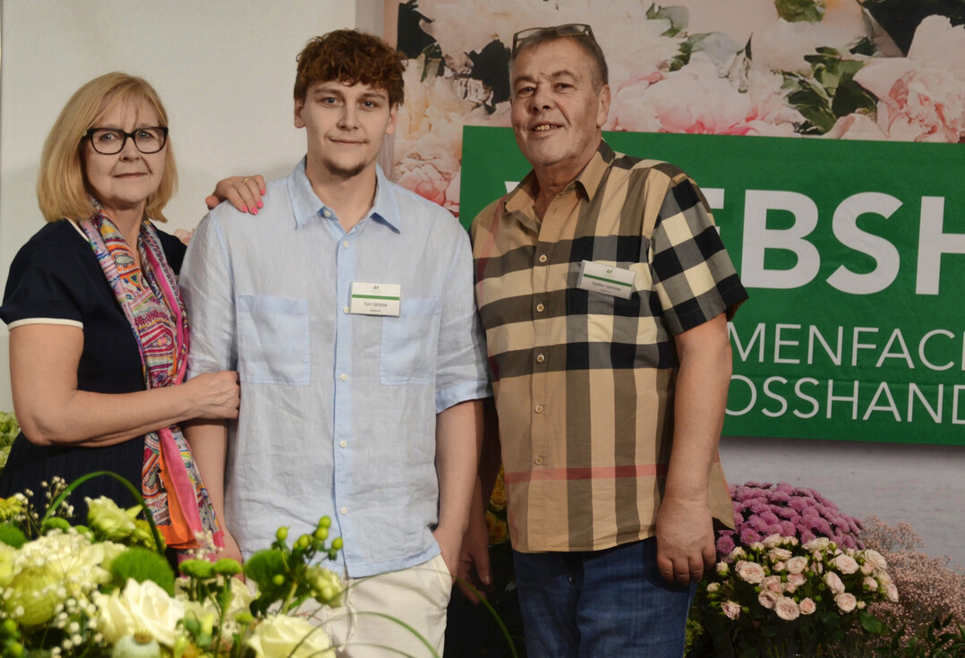 Vahldiek, Bietigheim-Bissingen: Tom Vahldiek ist dualer Student im elterlichen Schnittblumen-Grohandel und sammelte auf der TrendSet jede Menge Praxiserfahrung. 
<a href="https://www.blumen-vahldiek.de"  target="_blank" >www.blumen-vahldiek.de</a>