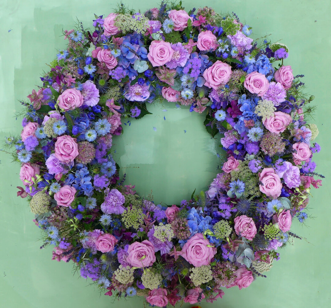 Groer Blumenkranz bei der Abschlussprfung zum Floral Stylist 2023.