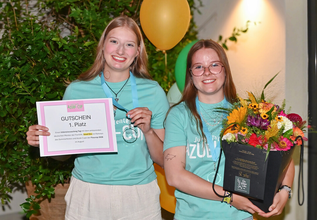 Das Gewinnerteam (v.l.): Maike Dams & Angelique Brinkmann (Ribnitz-Damgarten) bei der Siegerehrung