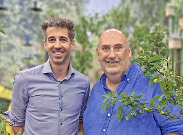 Han Daniels (l.) betreibt das Tuincentra Daniels in Vlodrop.