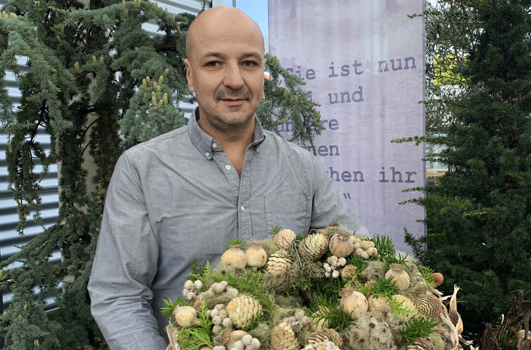 Josef Dirr zeigte unter dem Thema Stille Tage Ideen fr die Gedenktagsfloristik.