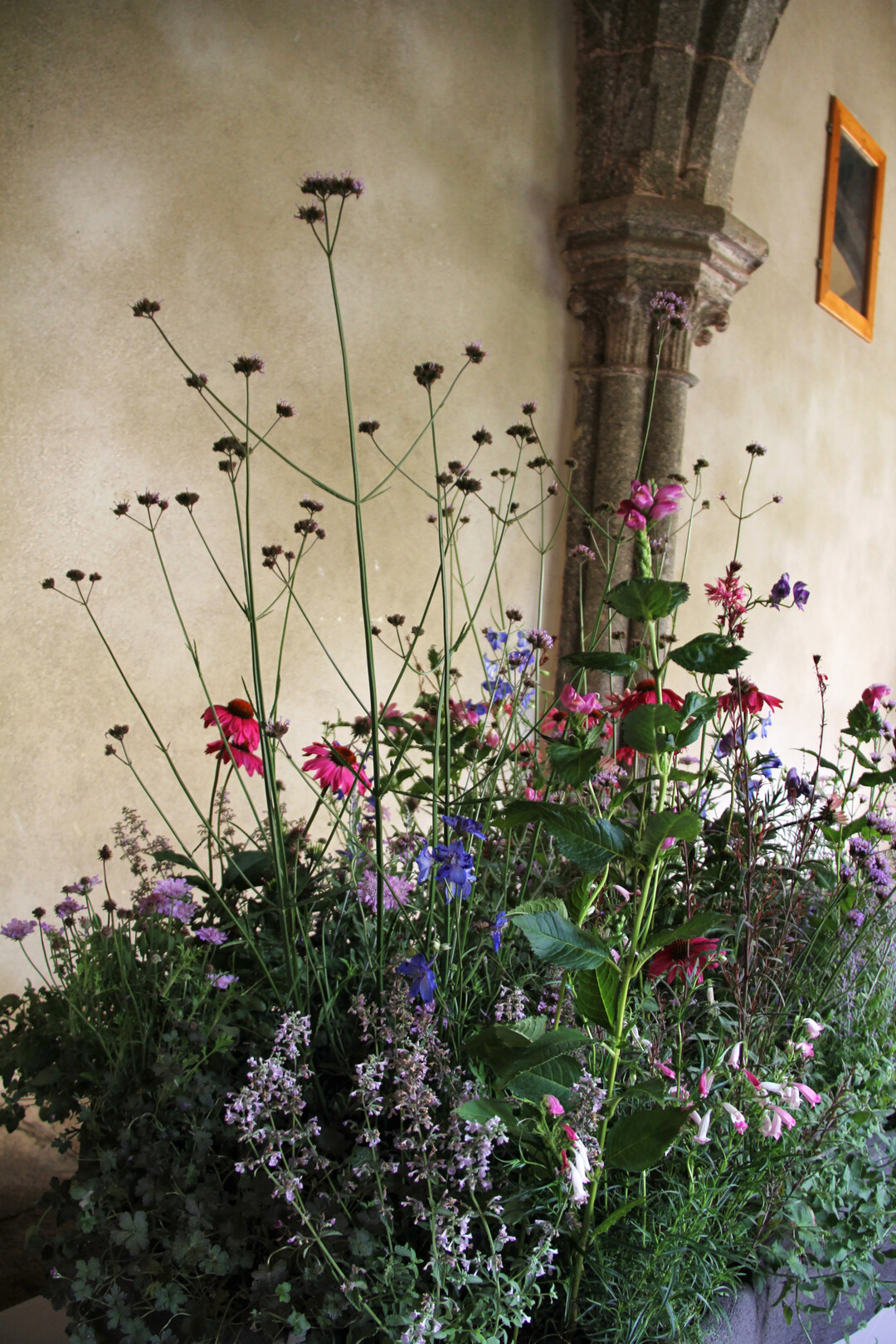 Die verschiedenen Farbtöne korrespondierten mit der Farbe der Keramik.