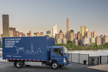 Der FUSO eCanter  der erste vollelektrische Lkw in Serienproduktion feiert seine Weltpremiere in New York City