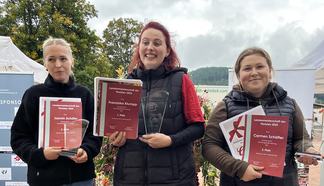 Franziska Klumpp ist die neue Landesmeisterin der Floristik in Baden-Wrttemberg. Jasmin Schfer (l.) wurde Vizelandesmeisterin, Carmen Schtter landete auf Platz drei.