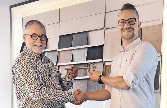 Arne Zahnhausen (r.) folgt auf Matthias Golze (l.) in der Geschftsleitung von sg Ladenbau. 