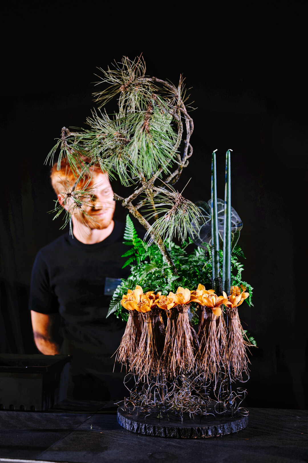 Kiefernnadeln gibt es in Italien zu dieser Jahreszeit in ppiger Menge. Perfekt, um sie floristisch zu verarbeiten.  