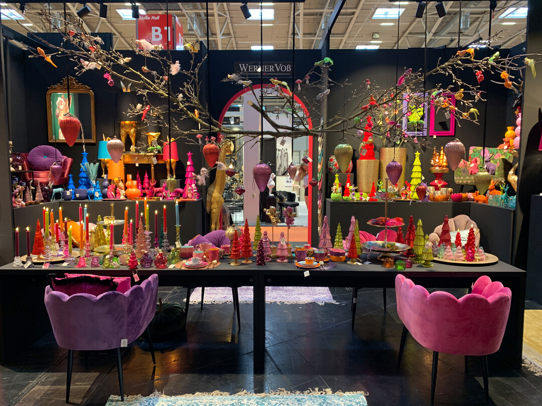 Weihnachten in knallbunt  am Stand von Werner Vo 