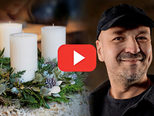 In einem Livestream zeigt Josef Dirr am 3. November, ab 19 Uhr, Adventsfloristik