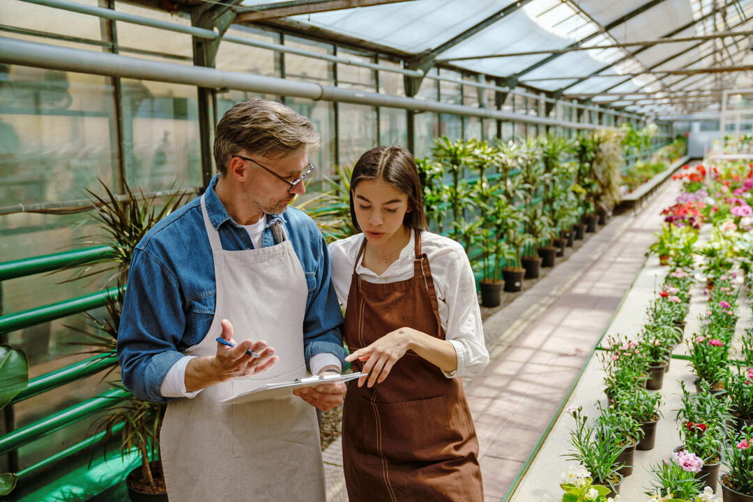 Im Dialog mit dem Team: Echte Fhrung entsteht nicht durch Anweisungen, sondern durch Verstndnis, Kommunikation und gemeinsames Handeln.