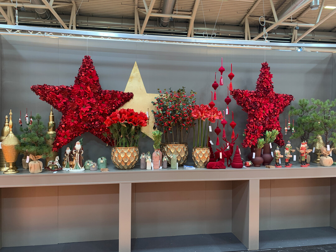 Weihnachten klassisch  am Stand vom Seidenblumenspezialist dpi. 