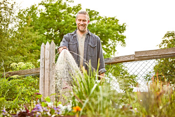 Erde und Wasser, die Essenz fr gutes Pflanzenwachstum im Hausgarten.