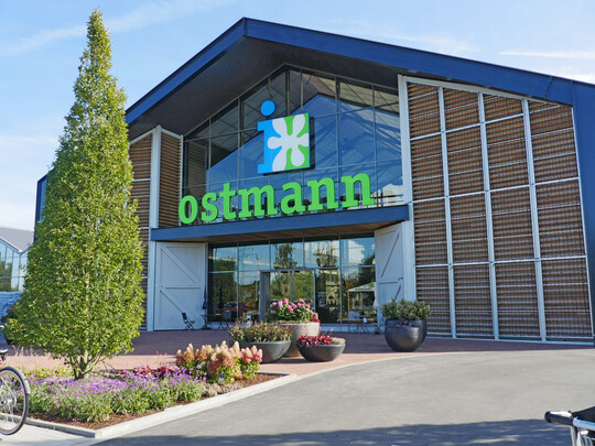 Der siebente Gartencenterstandort der Ostmanns in Emden wurde am 21. August 2025 nach einer lngeren Bauphase erffnet. 