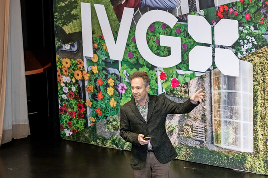 In seinem Vortrag „Zukunftserkenntnisse von einem, der täglich direkt an der Kundschaft steht“ blickte Erwin Meier-Honegger auf den Zeitenwandel im Handel.