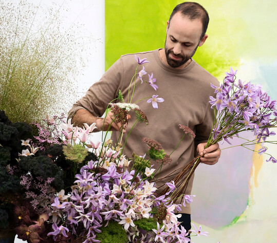 Florale Interpretation von Rémy Jaggi, Trélex zum Werk von Barbara Müller (1956 – 2023), Ohne Titel, 2015 © Nachlass Barbara Müller