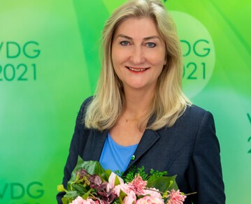 Martina Mensing-Meckelburg wurde einstimmig fr zwei weitere Jahre zur 1. Vorsitzenden des Verbands wiedergewhlt. 
