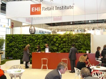 Die grnste Euroshop zeigte sich auch an der vertikalen grnen Wand beim Stand des EHI (Einzelhandelsinstituts)

