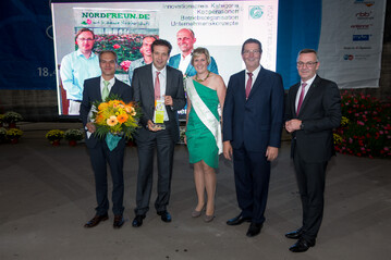 Preisverleihung am Deutschen Gartenbautag am 4. September 2015 des ZVG. Von Rechts: Herr Merz, Herr Kloos, Frau Berchtenbreiter, Herr Fey, Herr Jentsch