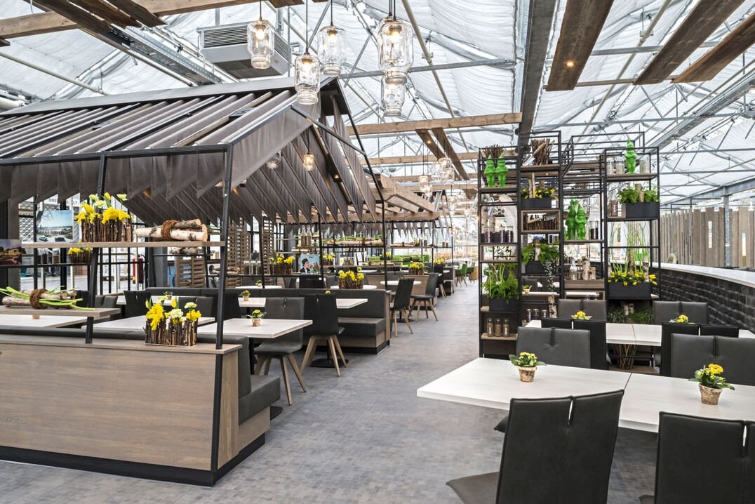 Umgebauter Gastrobereich mit 1.000 Quadratmeter groen Gartenbistro, einer 24 Meter langen Genussmeile und rund 240 Sitzpltzen. 