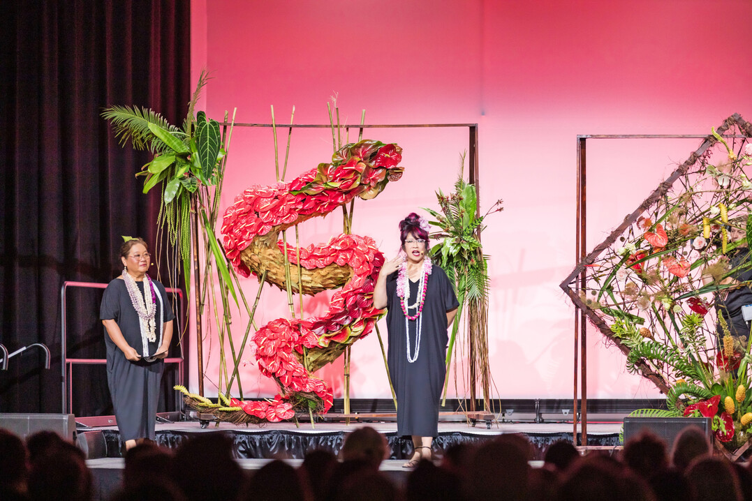 Die „Aloha-Show“ eröffnet am Dienstag die IPM Flower Stage. Mitglieder des American Institute of Floral Designers (AIFD) zeigen in der Show die zeitlose Schönheit Hawaiis mit atemberaubenden Blumenkompositionen.