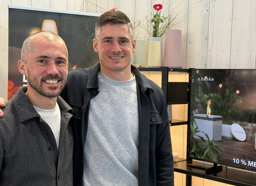 Beton, Wachs und puristisches Design: Die Beske-Br�der Jens und Malte zeigten ihre Betonfeuer-Serien mit dem Docht, der unendlich lang mit Wachsresten gef�ttert werden kann, im Newcomerbereich der M�nchner TrendSet. 
<a href="https://www.beske-manufaktur.de"  target="_blank" >www.beske-manufaktur.de</a>