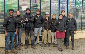 Azubis aus der ganzen Welt lernen bei Blumen Schwarz das Gärtner- oder Floristenhandwerk