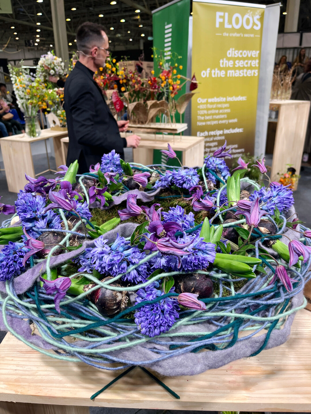 Alex Segura kreierte dieses Werkst�ck in Violettt�nen. 