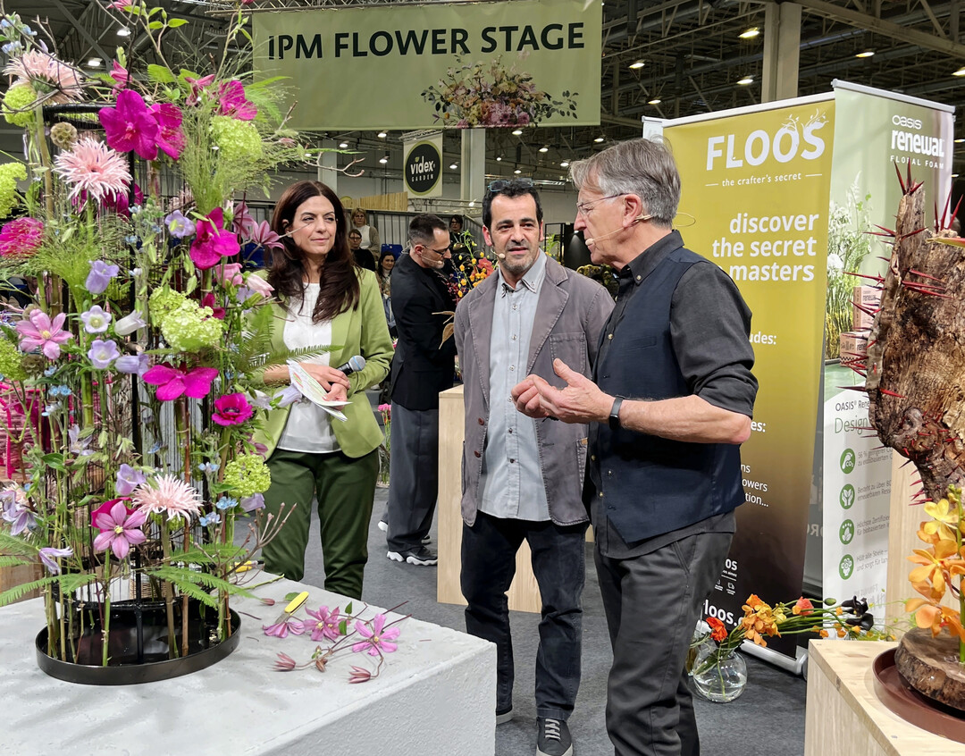 Floos-Gr�nder Rudy Casati spricht �ber sein Werkst�ck. 