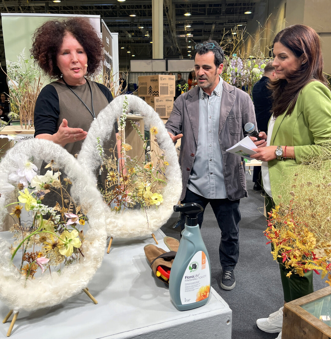 Iza Tkacyk  gestaltete floral gef�llte Ostereier.