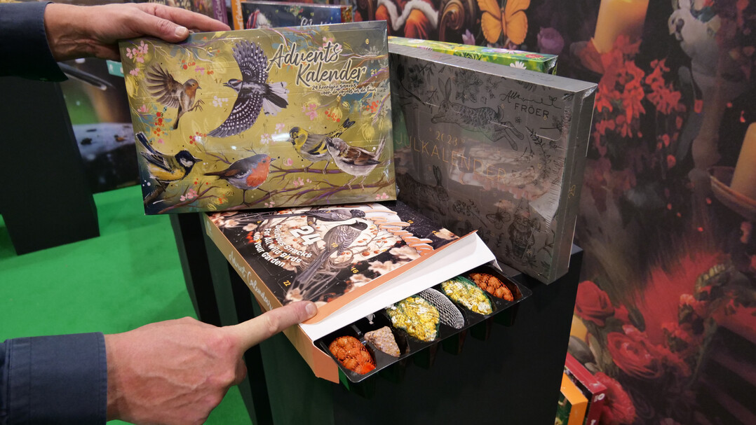 Der Adventskalender enthlt 24 kleine Futterportionen fr Wildvgel. 