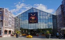 Der gesamte Holland-Park ist in ein groes Gewchshaus gebaut  der einzige Freizeitpark in einem Glashaus.