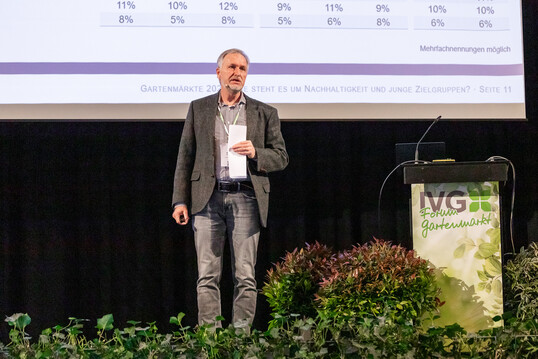 Worauf kommt es den Kunden beim Einkauf von Gartenprodukten in Bezug auf Nachhaltigkeit an? Das erkl�rte Dr. Ottmar Franzen, Konzept & Markt GmbH, auf dem IVG Forum Gartenmarkt in D�sseldorf. 