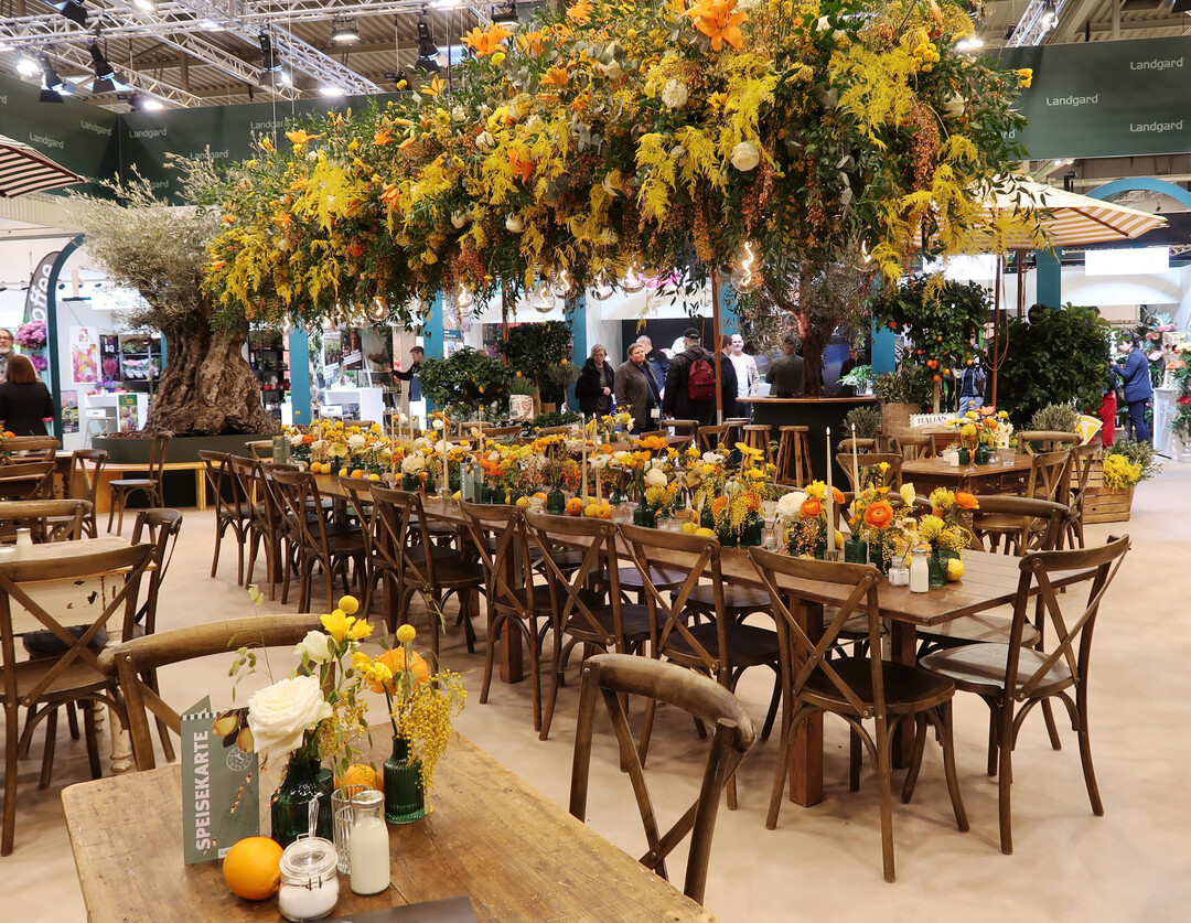 Beeindruckend � die Standgestaltung der Landgard im Trendthema �Tutto Italiano�, die unter der Federf�hrung von Victor Breuer, D�sseldorf, und Andrea Hermes, Blumen Hermes in T�nisvorst gestaltet wurde.